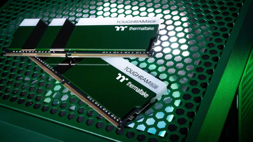 Thermaltake เปิดตัว Tower 100 Mini และหน่วยความจำ TOUGHRAM RGB 3600MHz สีพิเศษ Turquoise และ Racing Green ในประเทศไทยแล้ว 5 TOUGHRAM RGB DDR4 Racing Green 3600MHz