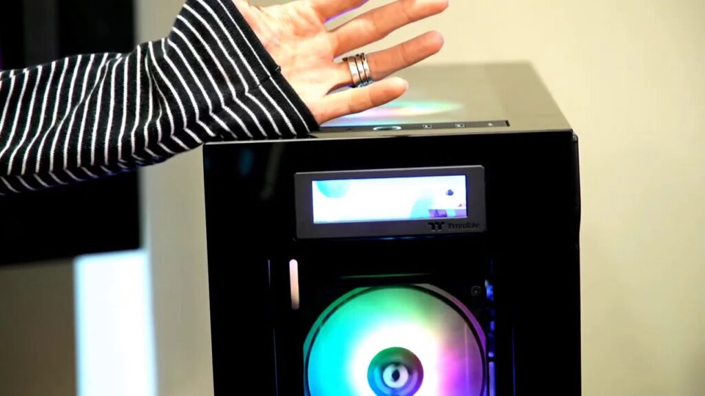 Thermaltake เปิดตัวแรม DDR5 พร้อม เคส พาวเวอร์ซัพพลาย เกมมิ่งเกียร์ และอุปกรณ์ระบายความร้อนสำหรับซีพียูรุ่นใหม่ 16 Tt DIV 550 Ultra 02