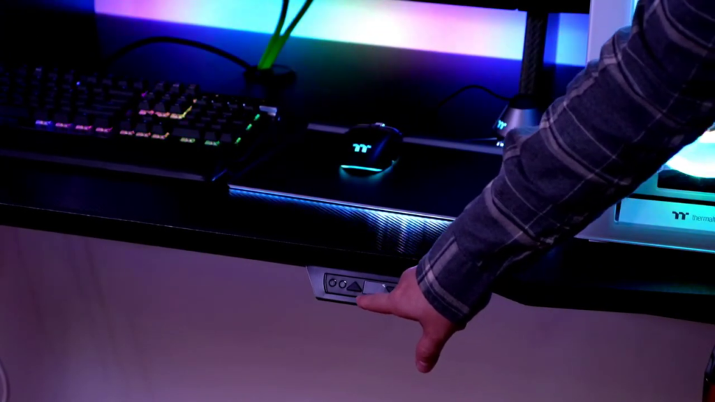 Thermaltake เปิดตัวแรม DDR5 พร้อม เคส พาวเวอร์ซัพพลาย เกมมิ่งเกียร์ และอุปกรณ์ระบายความร้อนสำหรับซีพียูรุ่นใหม่ 25 vlcsnap 2022 01 11 11h26m51s298