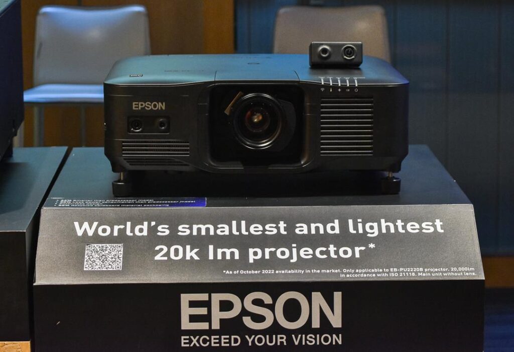 EPSON ชี้ตลาดเลเซอร์โปรเจคเตอร์ทั่วโลกฟื้นตัว ส่งสินค้าใหม่รุกตลาดต่อเนื่อง ล่าสุดเปิดตัวรุ่นความสว่างสูงเครื่องเล็กสุดในโลก 3 EB PU2220B 1