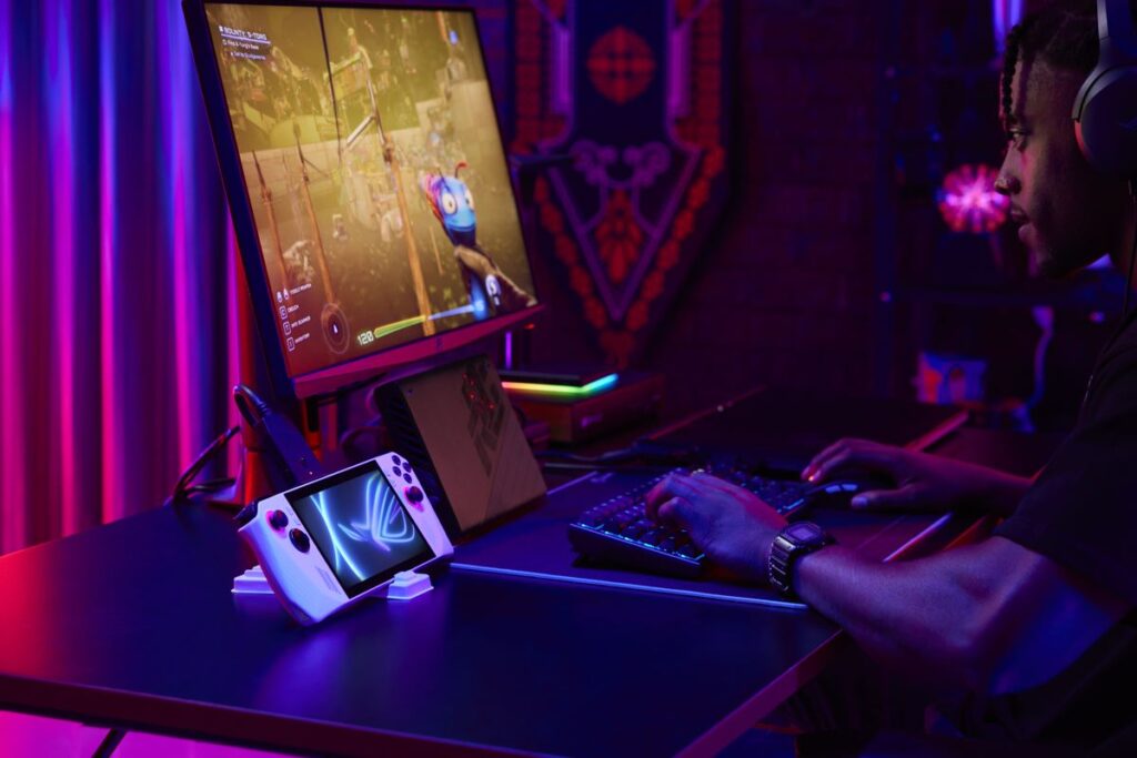 ASUS Republic of Gamers เผยสเปคเครื่องเล่นเกม ROG Ally โดยละเอียด และคุณสมบัติการเล่นเกม 7 ROG Ally Scenario photo Pro Time