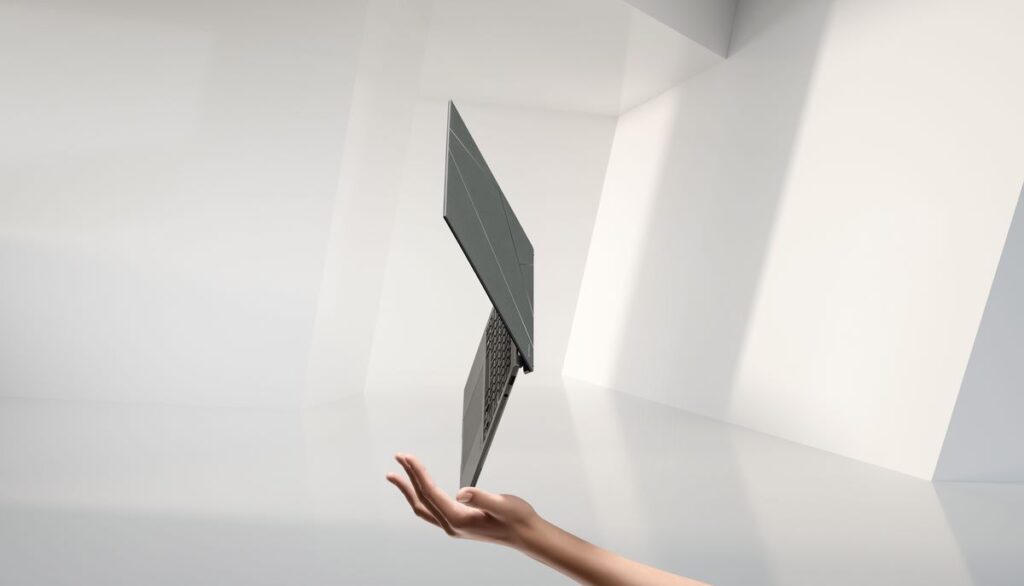ASUS Zenbook S 13 OLED โน้ตบุ๊กจอ OLED ที่บางที่สุดในโลก เพียง 1 ซม. น้ำหนัก 1 กก. พร้อมวางจำหน่ายในไทย 2 Zenbook OLED S13 01