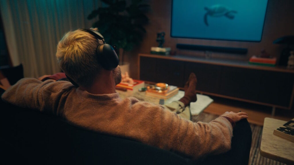 Sonos เปิดตัวหูฟังไร้สายรุ่นแรก ‘Sonos Ace’ ที่สุดแห่งคุณภาพเสียงอันทรงพลัง 2 Sonos Ace Lifestyle 3