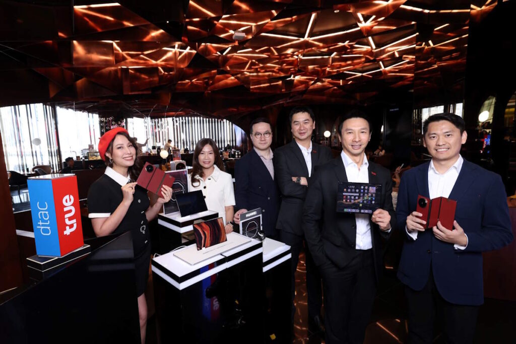 HUAWEI Mate XT Ultimate Design x True สมาร์ทโฟนจอพับ 3 ทบ รายแรกของโลก บนเครือข่ายที่ดีที่สุดจากทรู 2 059 1 True X Huawei Mate XT 1