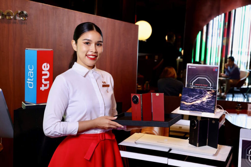 HUAWEI Mate XT Ultimate Design x True สมาร์ทโฟนจอพับ 3 ทบ รายแรกของโลก บนเครือข่ายที่ดีที่สุดจากทรู 3 059 3 True X Huawei Mate XT 1