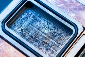 ไมโครซอฟท์เปิดตัวเทคโนโลยีระบายความร้อนด้วยของเหลวสำหรับชิป AI ที่ออกแบบโดย AI เลียนแบบโครงสร้างเส้นใยใบไม้ในธรรมชาติ