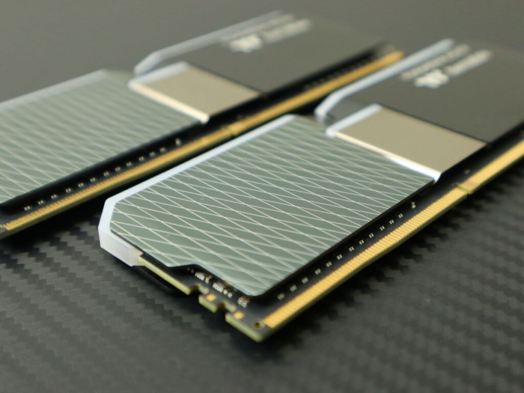 Thermaltake TOUGHRAM XG DDR4-4400MHz แรงตั้งแต่เกิด แค่เปิด XMP ก็แรง 4 TOUGHRAM XG