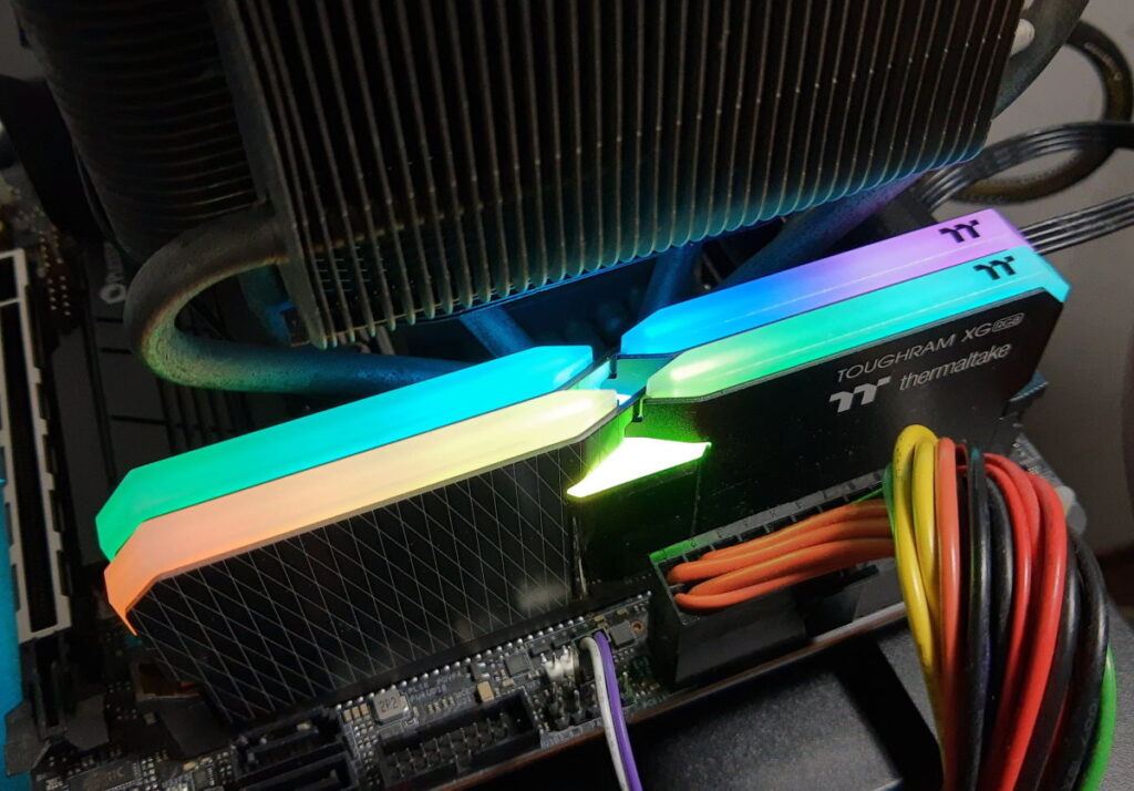 Thermaltake TOUGHRAM XG DDR4-4400MHz แรงตั้งแต่เกิด แค่เปิด XMP ก็แรง 6 TOUGHRAM XG