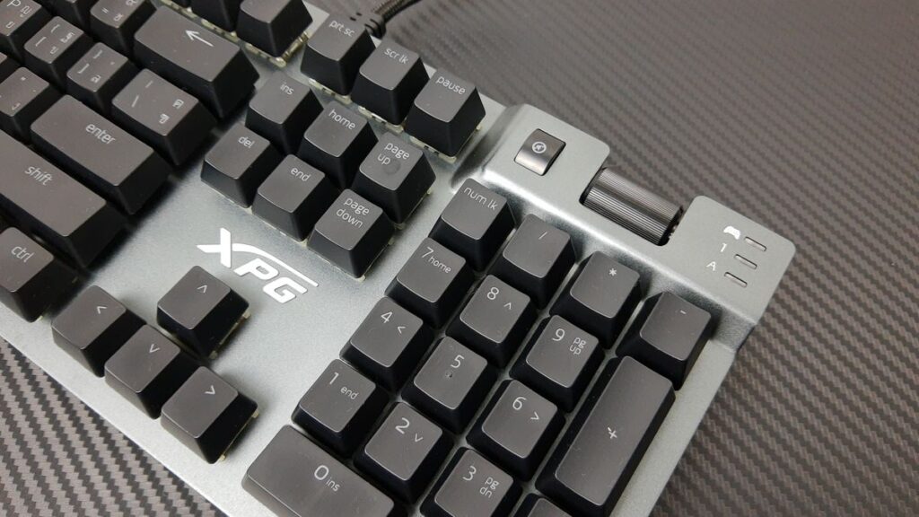 XPG SUMMONER RGB 001