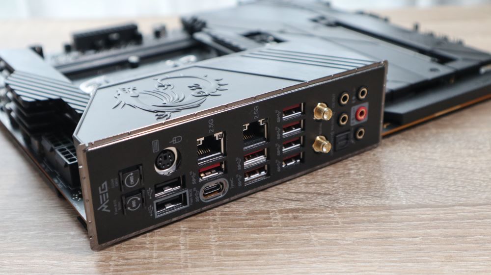 XPG Gaming PC Build ประกอบเกมมิ่งพีซีด้วยอุปกรณ์จาก XPG 13 MSI Z690 01