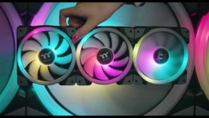 Thermaltake วางจำหน่ายพัดลม SWAFAN EX12 RGB ที่ติดตั้งให้ทำงานร่วมกันด้วยชิปแม่เหล็ก