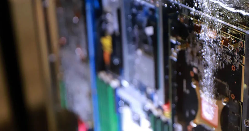 เซิร์ฟเวอร์ AI ของ GIGABYTE ร่วมมือ Superchips Shine ที่ COMPUTEX เพื่อกำหนดนิยามใหม่แห่งการประมวลผลคอมพิวเตอร์ 3 Immersion Cooling