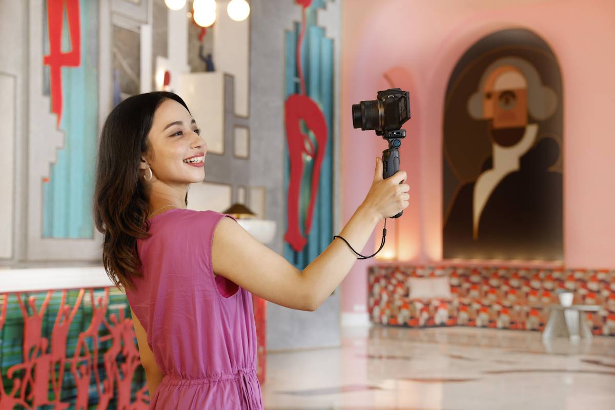 Still shooting selfie Canon RFS 10 18 mm NXPowerLite Copy