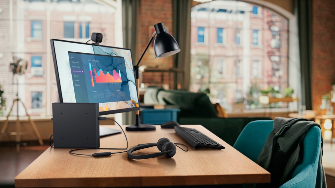 Dell Pro Wireless ANC Headset Lifestyle