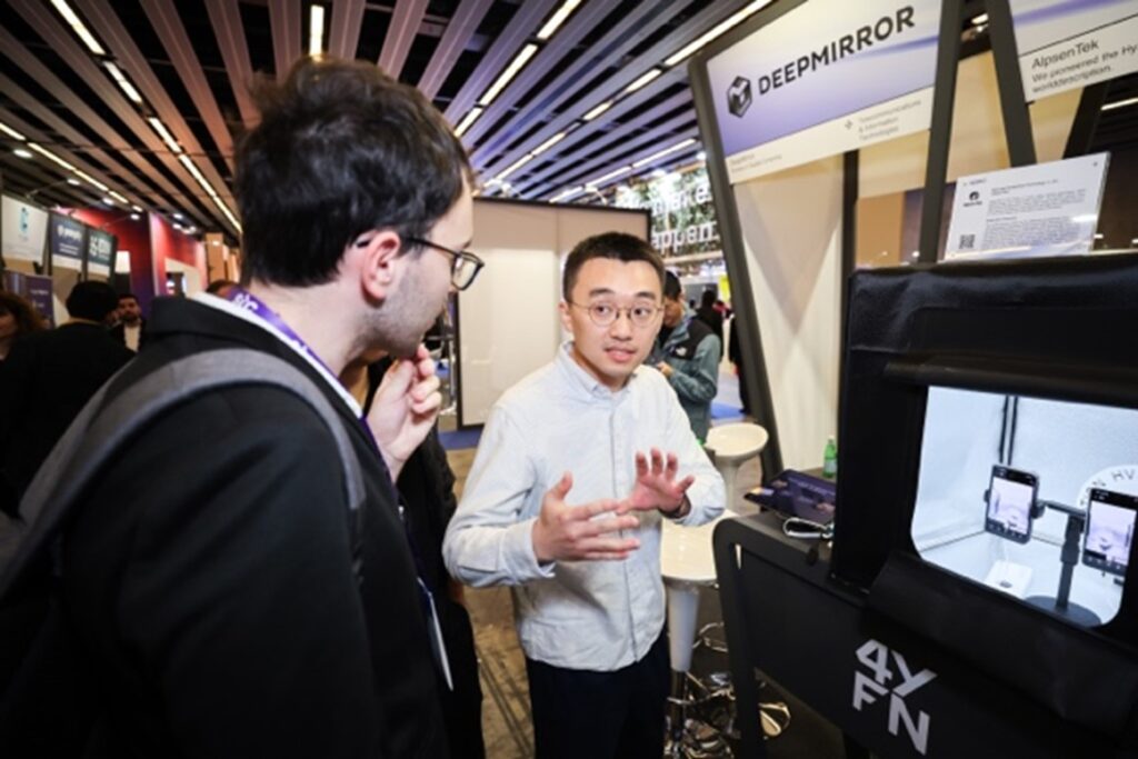 OPPO Air Glass 3 MWC 2024 05