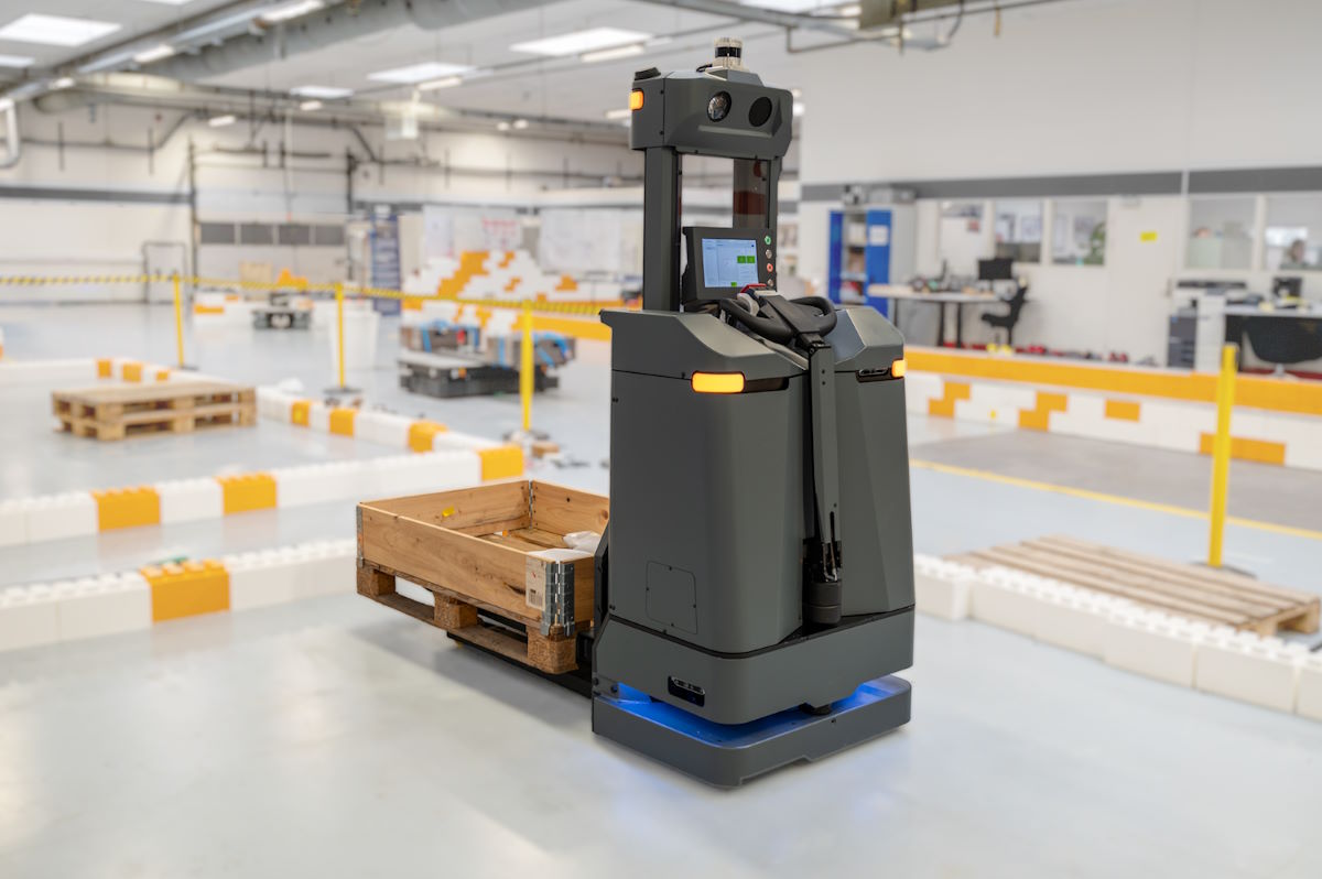 MiR1200 PalletJack photos3 small re
