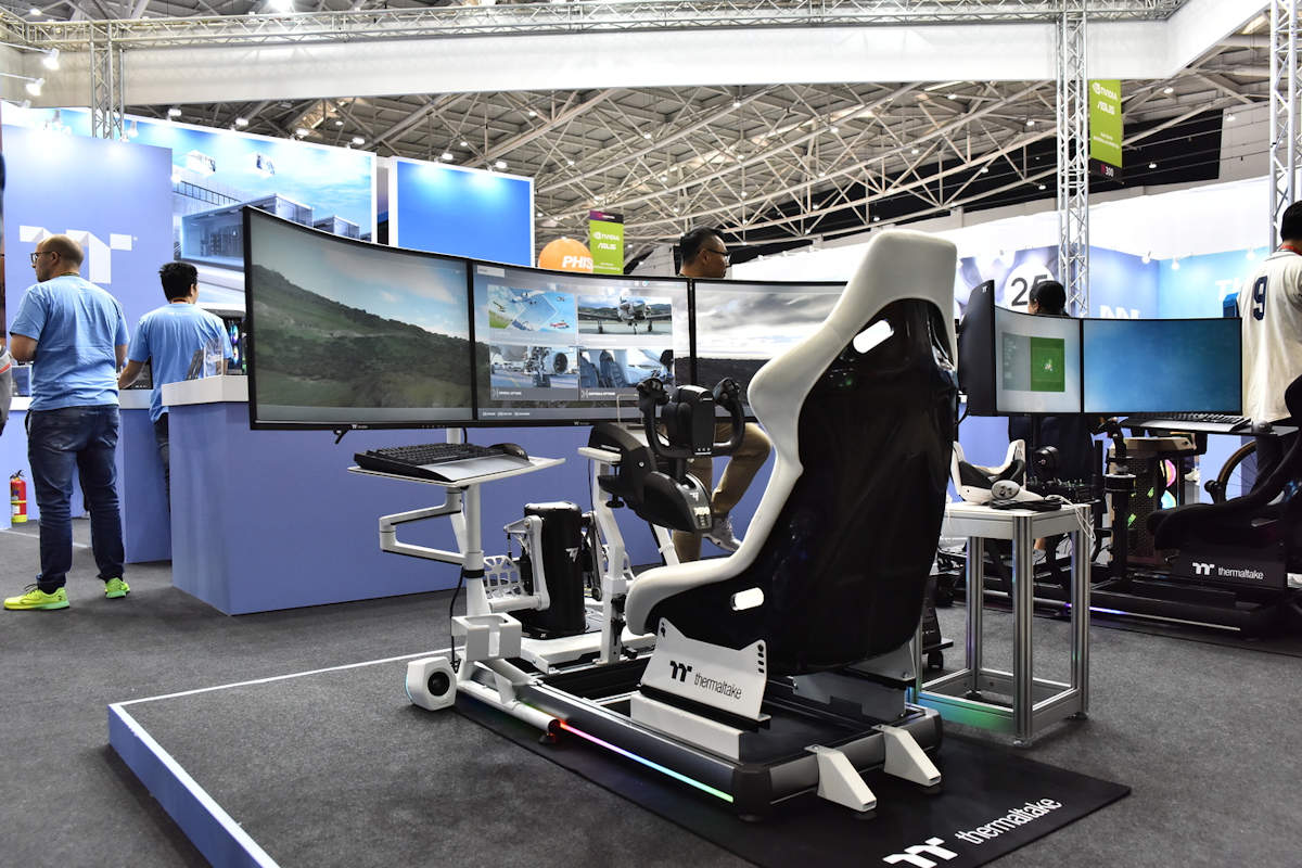 Thermaltake GR500 Racing Simulator Cockpit in White