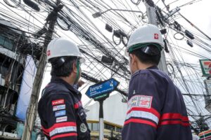 ทรู คอร์ปอเรชั่น ผนึกภาคีเครือข่ายเดินหน้ารื้อถอนสายสื่อสารบนเสาไฟฟ้า ถ.สุทธิสาร