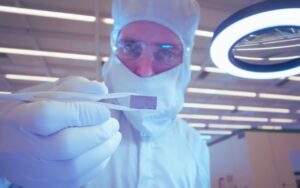 ขายโรงงานผลิตชิปของ Intel ใครได้ ใครเสีย?