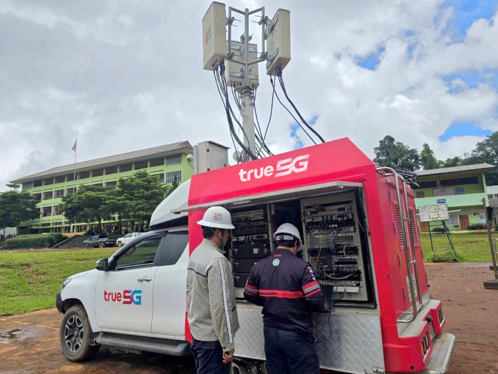 ทรู คอร์ปอเรชั่น หนุนภารกิจช่วยน้ำท่วมปางอุ๋งต่อเนื่อง ติดตั้งฟรี WiFi พร้อมมอบสิ่งของจำเป็น 2 TRUE PangUng COW4