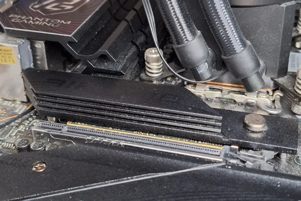 SSD Heatsink ASRock Z790 install