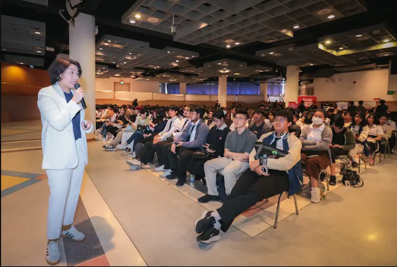 ทรู เดินหน้าต่อยอด “AI for All Thais” สู่การเรียนรู้เชิงปฏิบัติ คิกออฟ Gemini Academy ที่ ม.ศรีปทุม เสริมทักษะ AI ให้นักศึกษากว่า 9,000 คน 5 168 8