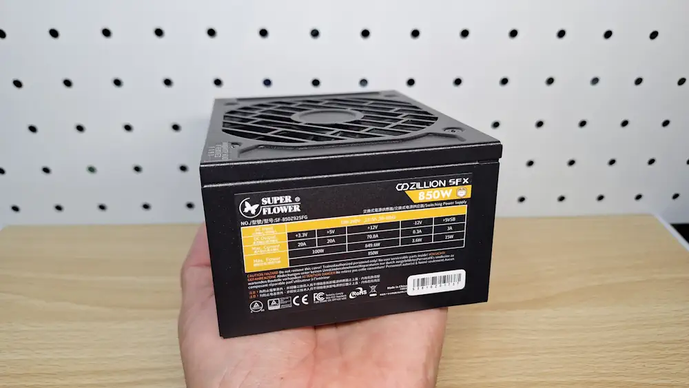 ZILLION SFX Gold 850W in hand
